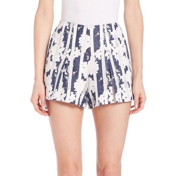 Alexis || Coty Navy Blossom Shorts - Picture 1 of 4